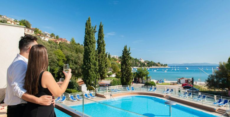 Maslinica Resort  Hotel Mimosa Lido Palace  Proljetni romanticni ili obiteljski wellness Rabac Istra Hrvatska  219 €