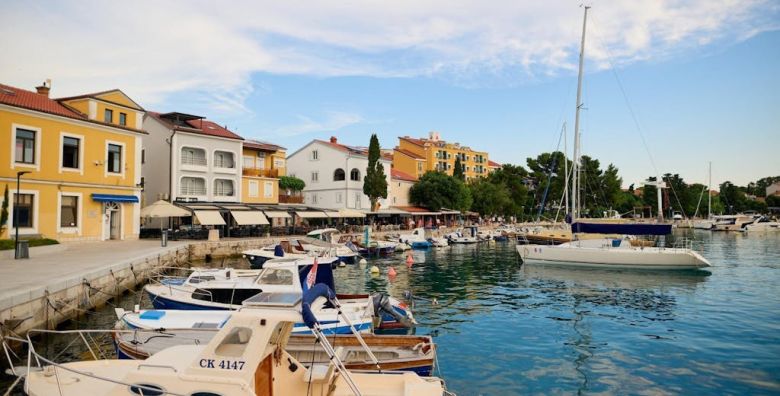 Hotel Selce  Ljetni odmor tik uz obalu Selce Hrvatska  673 €