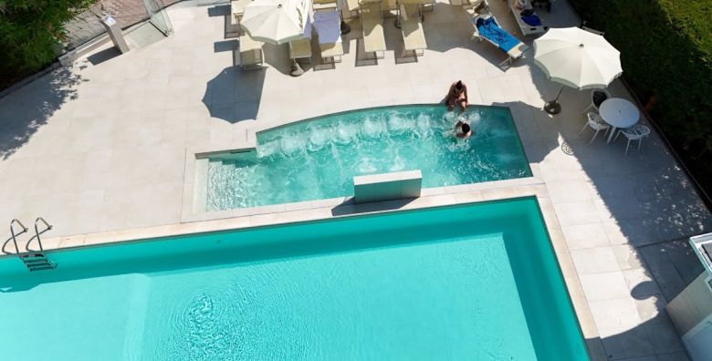Hotel Capitol  All inclusive kraj ljeta na obali Riminija San Mauro A Mare Italija  594 €