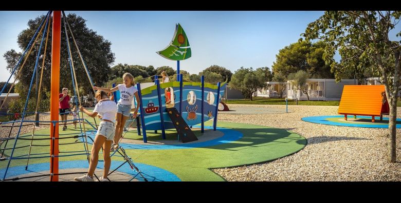 Resort Amarin  Obiteljsko proljece s pogledom na Rovinj  Standard apartman Rovinj Istra Hrvatska  238 €