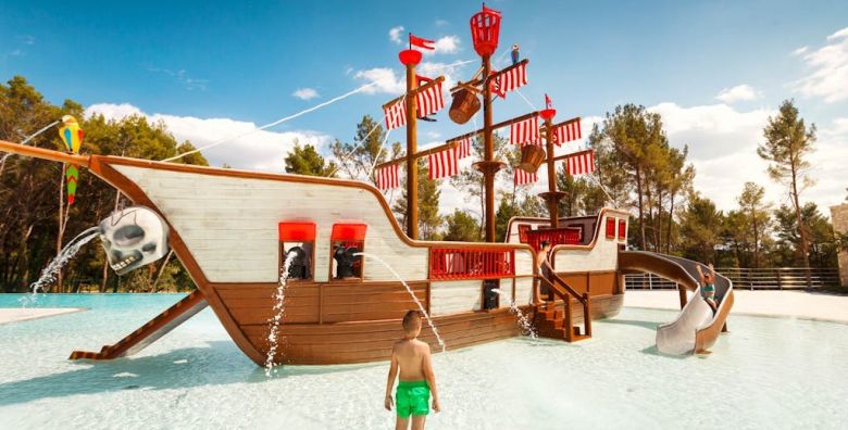 Santa Marina Camping  Obiteljski ljetni odmor u Porecu Porec Istra Hrvatska  270 €