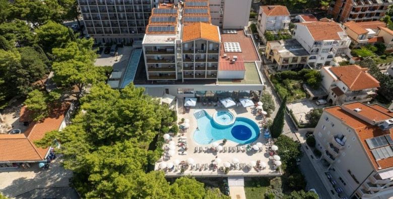 Hotel Horizont  Pozdrav ljetu na makarskoj rivijeri Baska Voda Makarska rivijera Dalmacija Hrvatska  336 €