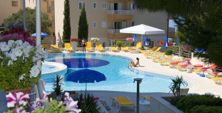 Hotel Horizont  Pozdrav ljetu na makarskoj rivijeri Baska Voda Makarska rivijera Dalmacija Hrvatska  504 €