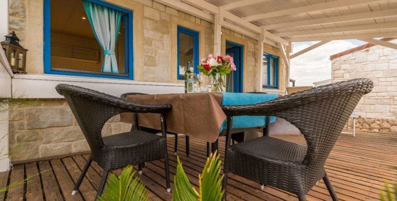 Kamp Tiha Silo  Svibanjski odmor na Krku Silo otok Krk Hrvatska  180 €