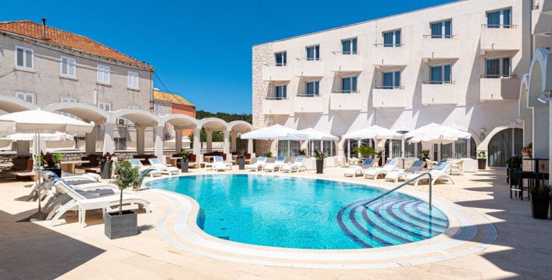 Hotel Korkyra  Praznik rada i svibanj na Korculi  Vela Luka Korcula Dalmacija Hrvatska  439 €