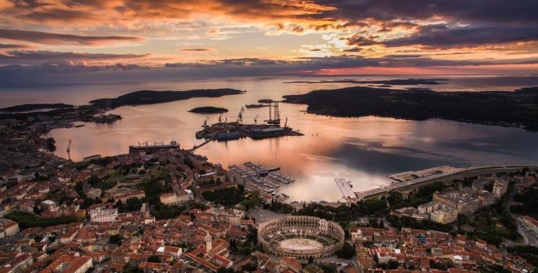 Pula City Center Accommodation  Proljetni vikend u Puli Pula Istra Hrvatska  270 €