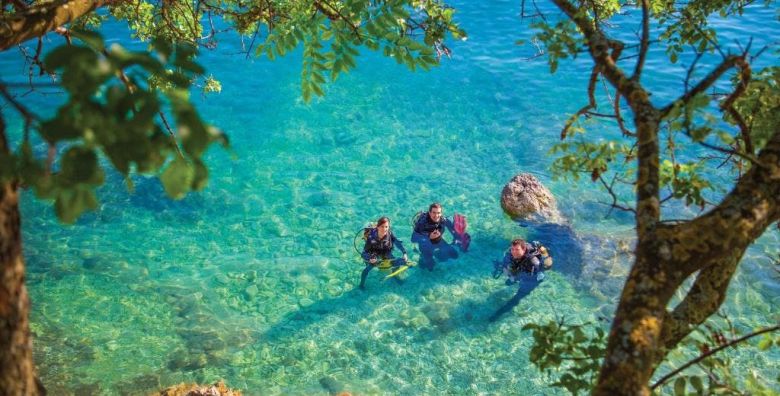 Rubin Sunny Hotel by Valamar  Obiteljsko ljeto u Porecu Porec Istra Hrvatska  569 EUR  4x nocenje u sobi 2 1 s balkonom pogled park za 2 osobe 1 dijete do 17 99 godina besplatno  Polupansion produzeni dorucak i rani rucak od 8 do 14 sati uz bezalkoholna pica 