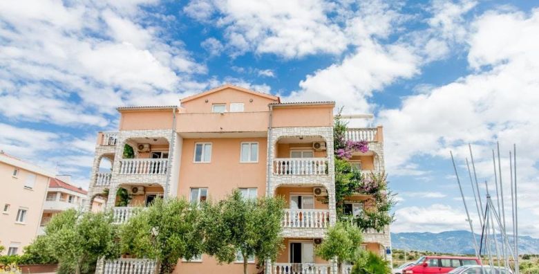 Peris Resort apartments  Odmor na Pagu  Jednosoban apartman Novalja Pag Dalmacija Hrvatska  110 EUR  2x nocenje u jednosobnom apartmanu 2 2 za 4 osobe Koristenje vanjskog bazena