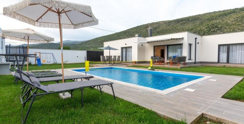Turisticka agencija Halal odmori  Kuce za odmor s grijanim bazenom Blagaj Blagaj Bosna i Hercegovina  306 EUR  2x nocenje u kuci s vlastitim grijanim bazenom za do 5 osoba Koristenje sadrzaja za djecu