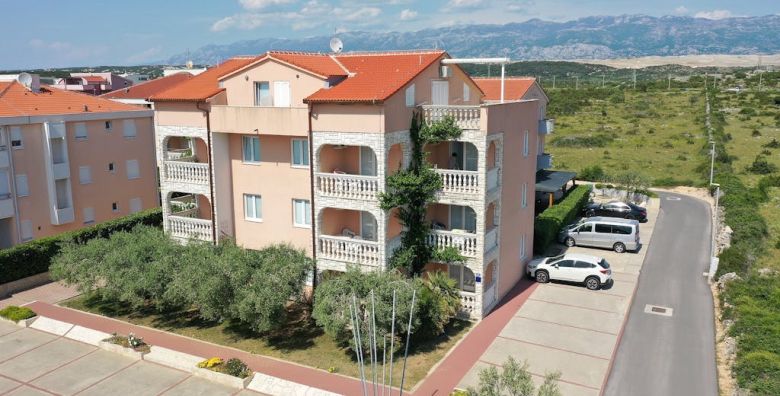 Peris Resort apartments  Odmor na Pagu  Jednosoban apartman Novalja Pag Dalmacija Hrvatska  156 EUR  3x nocenje u jednosobnom apartmanu 2 2 za 4 osobe Koristenje vanjskog bazena