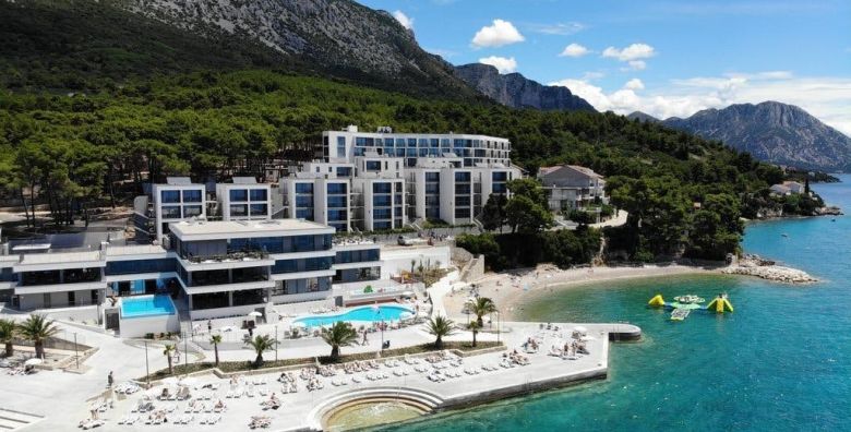 Morenia All Inclusive Resort  All inclusive proljetni odmor za vece obitelji s animacijom Podaca Makarska rivijera Dalmacija Hrvatska  500 EUR  2x nocenje u Family suite s balkonom strana more za 2 osobe 4 djece do 17 99 godina besplatno  All inclusive