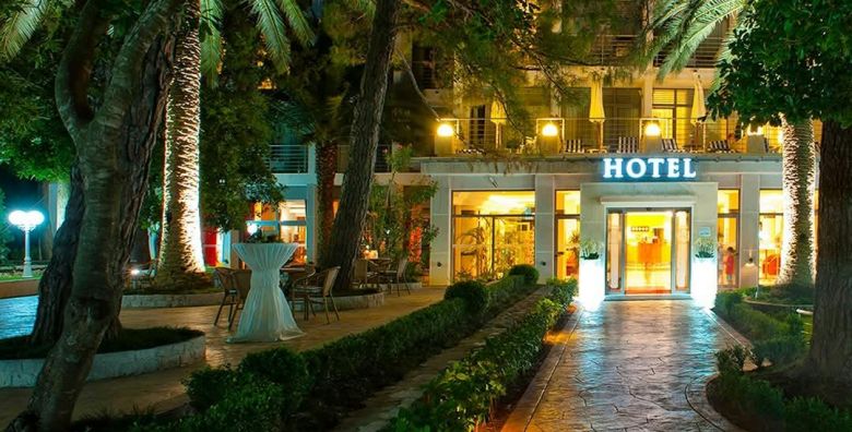 Hotel Rivijera  Obiteljski odmor u Petrovcu Petrovac Crna Gora  265 EUR  3x nocenje u dvokrevetnoj Standard sobi za 2 osobe 1 dijete do 11 99 godina besplatno  Polupansion