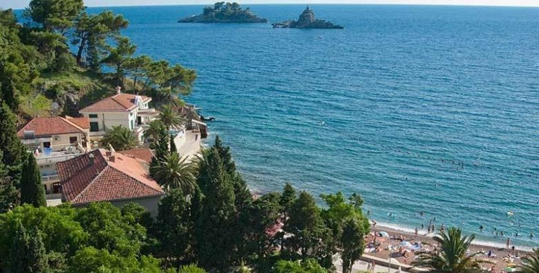 Hotel Rivijera  Pocetak i kraj ljeta u Petrovcu Petrovac Crna Gora  325 EUR  3x nocenje u dvokrevetnoj Standard sobi za 2 osobe 1 dijete do 11 99 godina besplatno  Polupansion