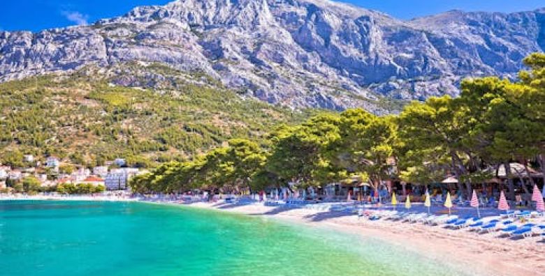 Alemaris Resort  Kraj ljeta u obnovljenom hotelu za velike obitelji Baska Voda Makarska rivijera Hrvatska  339 €