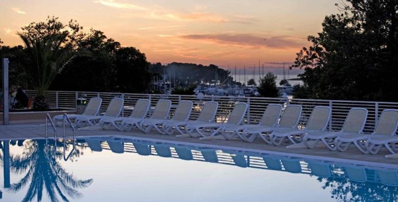 Hotel Molindrio Plava Laguna  Rujansko ljeto u Porecu Porec Istra Hrvatska  565 EUR  5x nocenje u Economy sobi s francuskim lezajem za 2 osobe Polupansion
