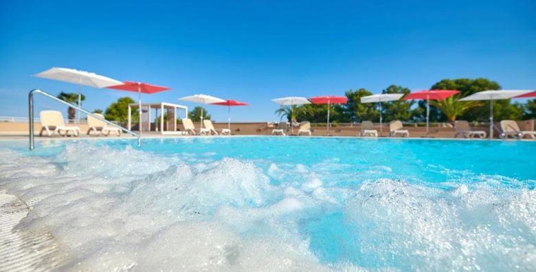 Hotel Molindrio Plava Laguna  Obiteljsko ljeto u Porecu Porec Istra Hrvatska  1 169 EUR  5x nocenje u Economy sobi za 2 osobe 1 dijete do 11 99 godina i 1 dijete do 4 99 godina besplatno  Polupansion