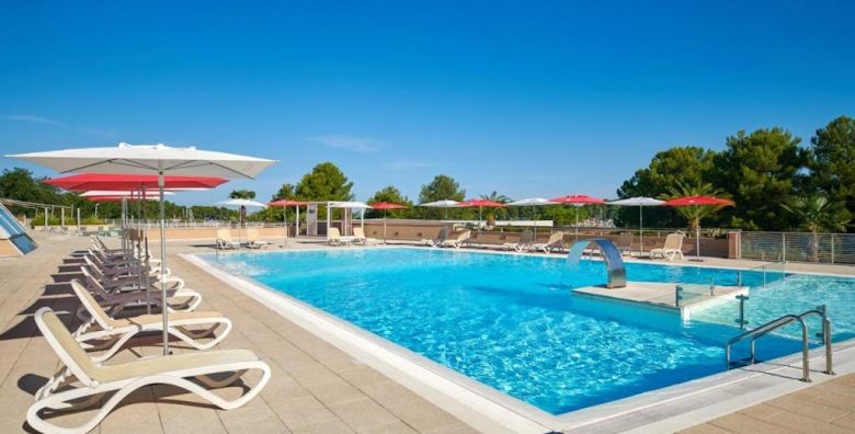 Hotel Molindrio Plava Laguna  Obiteljsko ljeto u Porecu Porec Istra Hrvatska  1 635 EUR  7x nocenje u Economy sobi za 2 osobe 1 dijete do 11 99 godina i 1 dijete do 4 99 godina besplatno  Polupansion