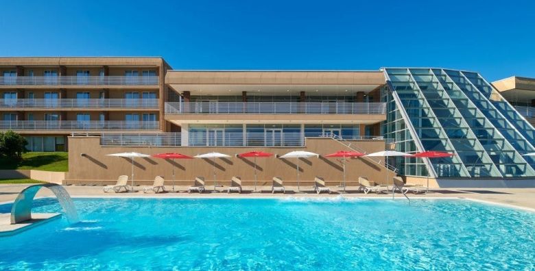 Hotel Molindrio Plava Laguna  Ljeto u Porecu Porec Istra Hrvatska  1 115 EUR  5x nocenje u Economy sobi s francuskim lezajem za 2 osobe Polupansion