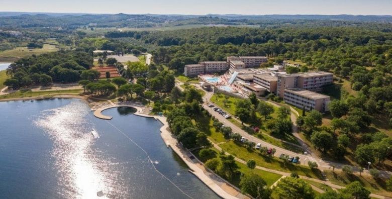 Hotel Molindrio Plava Laguna  Ljeto u Porecu Porec Istra Hrvatska  1 175 EUR  5x nocenje u Economy sobi s francuskim lezajem za 2 osobe Polupansion