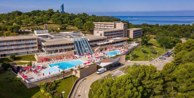 Hotel Molindrio Plava Laguna  Ljeto u Porecu Porec Istra Hrvatska  1 049 EUR  5x nocenje u Economy sobi s francuskim lezajem za 2 osobe Polupansion