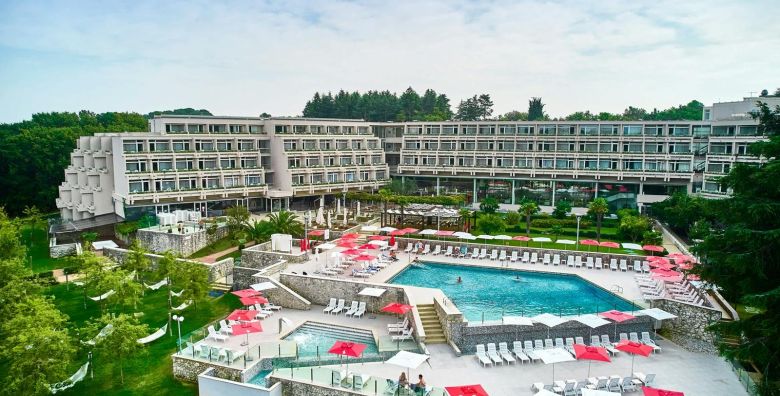 Hotel Mediteran Plava Laguna  Ljeto u Porecu Porec Istra Hrvatska  979 EUR  5x nocenje u dvokrevetnoj Economy sobi za 2 osobe Polupansion