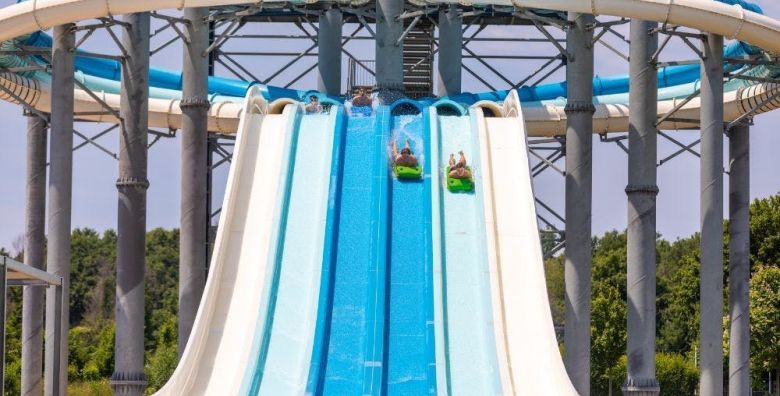 Aquapark Aquacolors  Cjelodnevna ulaznica za odrasle  Lipanj i rujan Porec Istra Hrvatska  35 EUR  1x cjelodnevna ulaznica za osobe iznad 120 cm Koristenje atrakcija i bazena vodenog parka Aquacolors