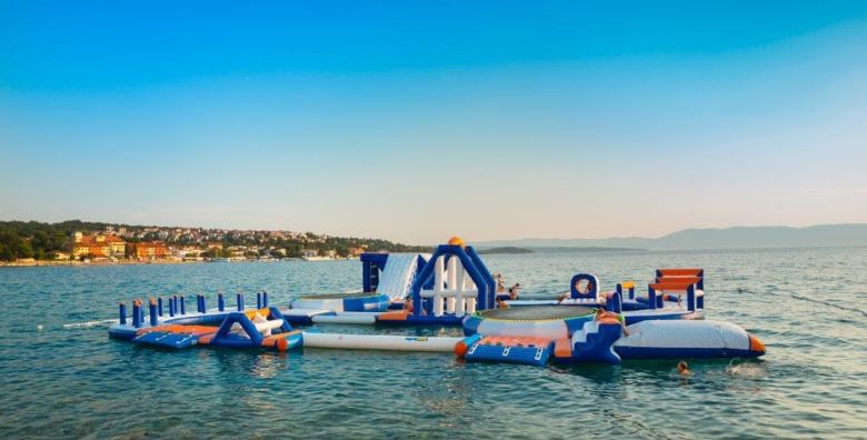 Magal Maradiso Hotel by Aminess  Ljeto u Njivicama na Krku  Superior Junior Suite Njivice Krk Hrvatska  1 698 EUR  5x nocenje u Superior Junior Suiteu sa balkonom morska strana za 2 osobe 2 djece do 9 99 godina besplatno  Polupansion