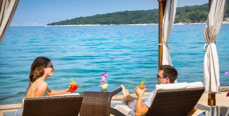 Veya Maradiso Hotel by Aminess  Ljeto za parove na Krku Njivice otok Krk Hrvatska  815 EUR  5x nocenje u Standard dvokrevetnoj sobi za 2 osobe Polupansion