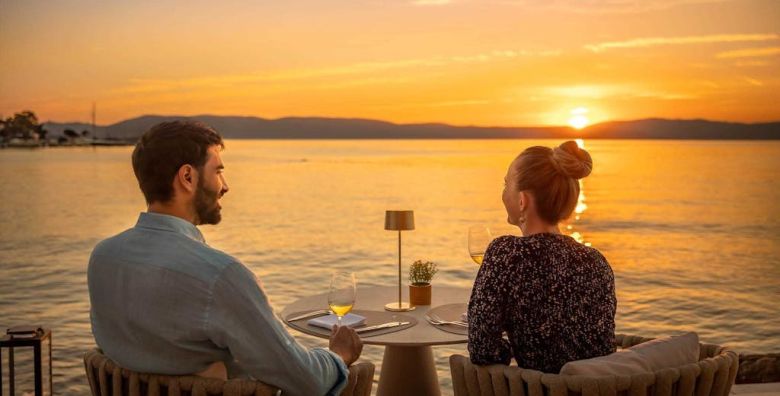 Veya Maradiso Hotel by Aminess  Ljeto za parove na Krku Njivice otok Krk Hrvatska  1 139 EUR  7x nocenje u Standard dvokrevetnoj sobi za 2 osobe Polupansion