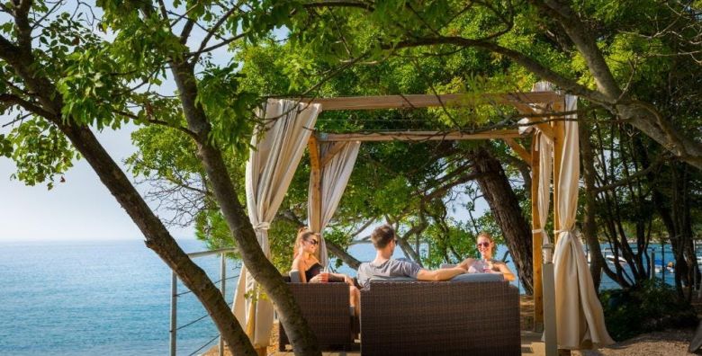 Veya Maradiso Hotel by Aminess  Obiteljsko ljeto na Krku Njivice otok Krk Hrvatska  1 519 EUR  7x nocenje u Superior dvokrevetnoj sobi s balkonom za 2 osobe 1 dijete do 9 99 godina besplatno  Polupansion