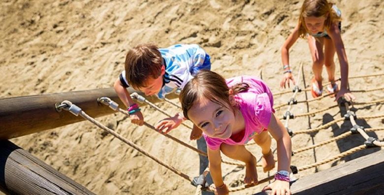 Valamar Sanfior Hotel  Obiteljsko wellness opustanje uz more u sarmantnom Rapcu Rabac Istra Hrvatska  311 EUR  2x nocenje u sobi „Room for 2 1 Seaside“ za 2 osobe 1 dijete do 11 99 godina besplatno  Polupansion s ukljucenim bezalkoholnim negaziranim picima iz sankomata tijekom obroka