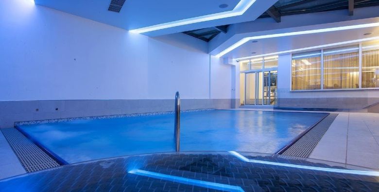 Adrion Aparthotel  Obiteljski wellness odmor u Istri Pula Istra Hrvatska  299 EUR  2x nocenje u apartmanu s pogledom na NP Brijuni za 2 osobe 2 djece do 7 godina besplatno  Posluzen dorucak ili besplatno posluzivanje u sobi prema zelji gosta 