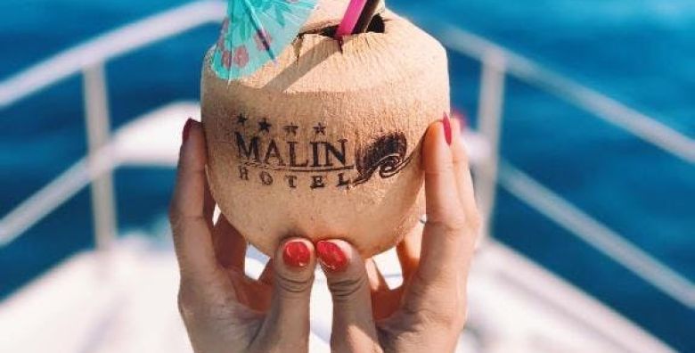 Hotel Malin  Wellness docek ljeta uz more na Krku  Superior soba Malinska otok Krk Hrvatska  396 EUR  2x nocenje u Superior dvokrevetnoj sobi s balkonom za 2 osobe 1 dijete do 11 99 godina besplatno  Polupansion