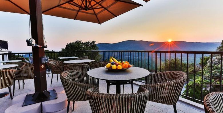 Boutique Hotel Ruzmarin SPA  Garden by Aycon  Proljece i jesen Budva Crna Gora  662 EUR  5x nocenje u dvokrevetnoj Superior sobi za 2 osobe Dorucak