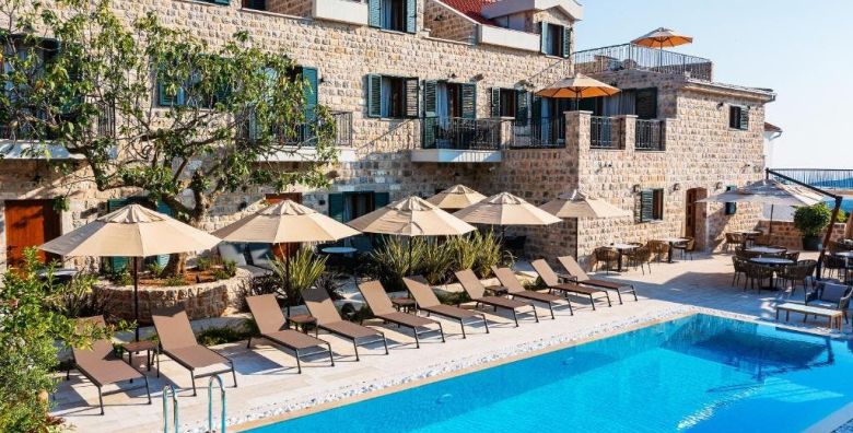 Boutique Hotel Ruzmarin SPA  Garden by Aycon  Top ljetna sezona Budva Crna Gora  769 EUR  3x nocenje u dvokrevetnoj Superior sobi za 2 osobe Dorucak
