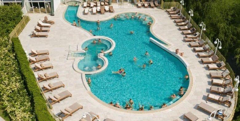 Hotel Vesna  Terme Topolsica  Romanticno ili obiteljsko proljece i ljeto u termama Topolsica Slovenija  242 EUR  2x nocenje u dvokrevetnoj Comfort sobi s balkonom za 2 osobe 1 dijete do 9 99 godina i 2 dijete do 4 99 godina besplatno  Polupansion