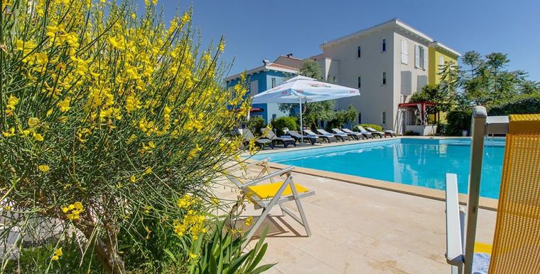 Hotel Manora  Odmor na Malom Losinju Nerezine Mali Losinj Hrvatska  369 EUR  3x nocenje u dvokrevetnoj Standard sobi za 2 osobe 1 dijete do 11 99 godina i 1 dijete do 2 99 godina besplatno  Bogat i hranjiv buffet dorucak