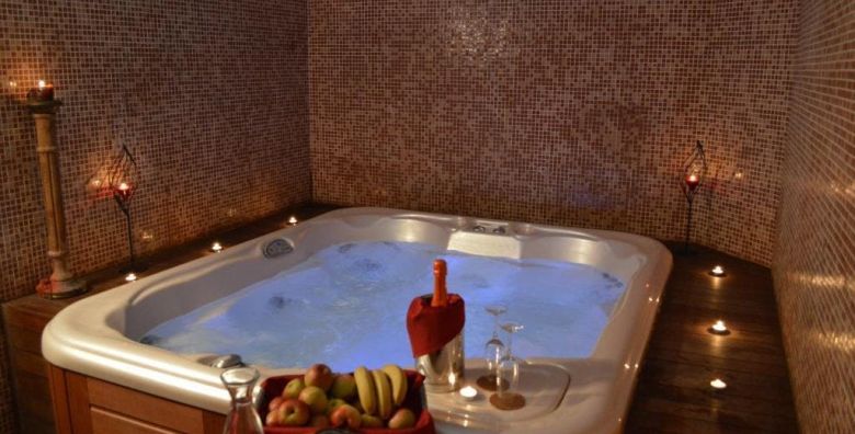 Hotel Medno  Romanticno opustanje s privatnim najmom wellnessa s hidromasaznim bazenom Medno Ljubljana Slovenija  55 EUR  Privatni najam sobe sa jacuzzijem i posluzenim pjenuscem u trajanju od 2 sata za 2 osobe Zajednicko koristenje finske i infracrvene saune uz caj i vodu