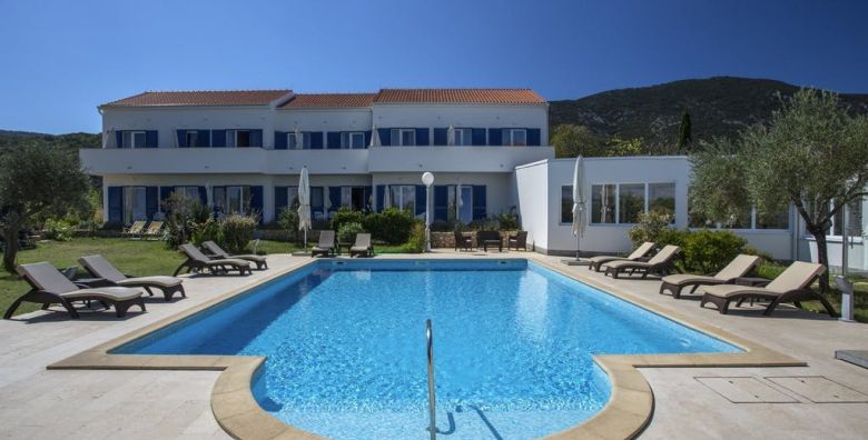 Hotel Manora  Odmor na Malom Losinju uz polupansion Nerezine Mali Losinj Hrvatska  379 EUR  2x nocenje u dvokrevetnoj Standard sobi za 2 osobe 1 dijete do 6 99 godina i 1 dijete do 2 99 godina besplatno  Polupansion