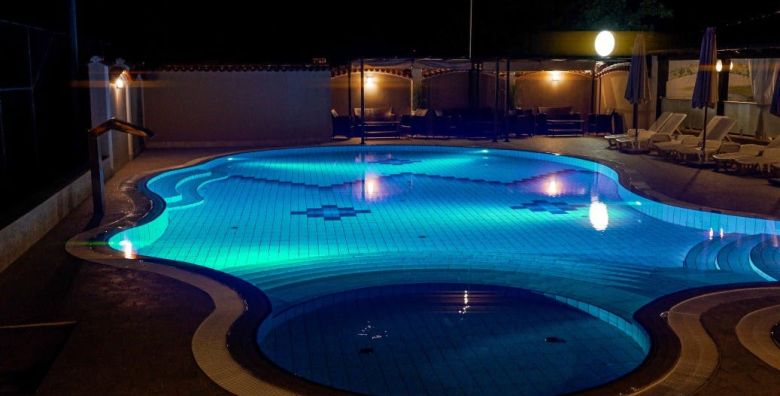Hotel Villa Letan  Romanticno ili obiteljsko ljeto Peroj Istra Hrvatska  565 EUR  3x nocenje u dvokrevetnoj sobi s balkonom za 2 osobe 1 dijete do 2 99 godina i 1 dijete do 11 99 godina besplatno  Polupansion