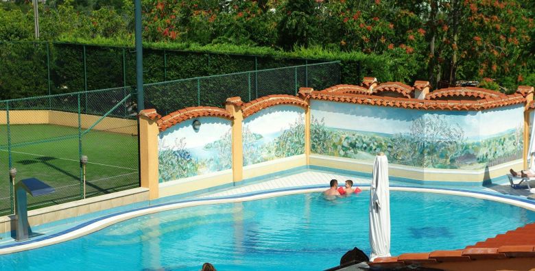 Hotel Villa Letan  Romanticno ili obiteljsko ljeto Peroj Istra Hrvatska  1 318 EUR  7x nocenje u dvokrevetnoj sobi s balkonom za 2 osobe 1 dijete do 2 99 godina i 1 dijete do 11 99 godina besplatno  Polupansion
