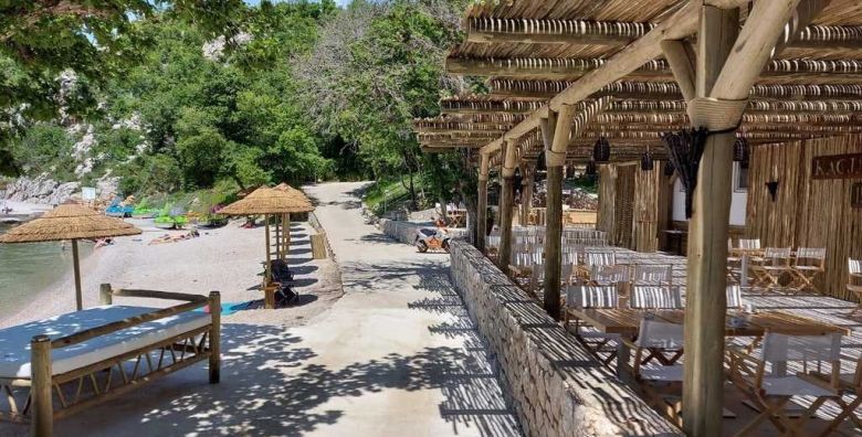 Holiday resort Kacjak  Ljeto za obitelji Kacjak Hrvatska  985 EUR  7x nocenje u trokrevetnoj sobi s balkonom na morskoj strani za 2 osobe 1 dijete do 11 99 godina besplatno  Polupansion