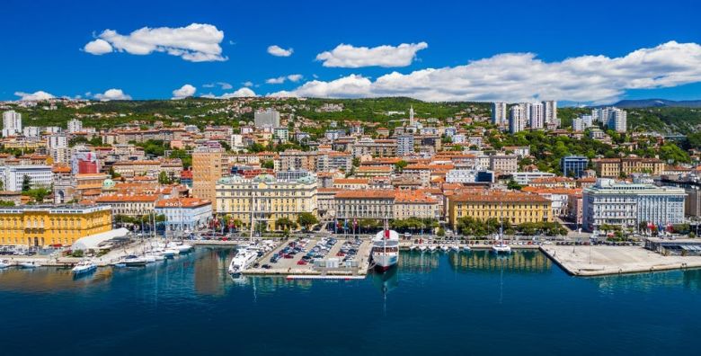 Grand Hotel Bonavia Rijeka  Proljece i 1 svibanj u Rijeci  Superior soba Rijeka Hrvatska  268 EUR  2x nocenje u dvokrevetnoj Superior sobi za 2 osobe Dorucak