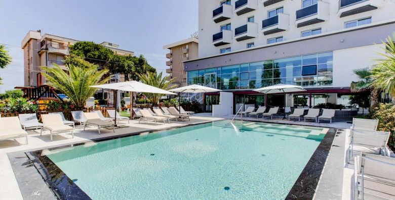 Hotel Due Mari Miramare Rimini Italija  839 EUR  7x nocenje u dvokrevetnoj Superior sobi s balkonom za 2 osobe 1 dijete do 12 99 godina besplatno  Polupansion