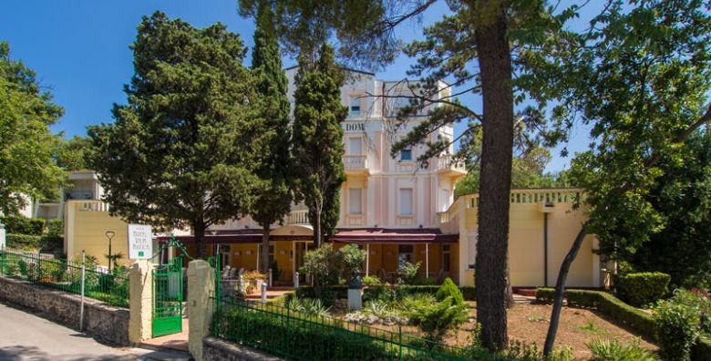 Hotel Vila Ruzica  Prvomajski praznici ili produzen aktivni svibanjski vikend u Crikvenici Crikvenica Hrvatska  414 EUR  3x nocenje u dvokrevetnoj sobi park strana za 2 osobe Polupansion