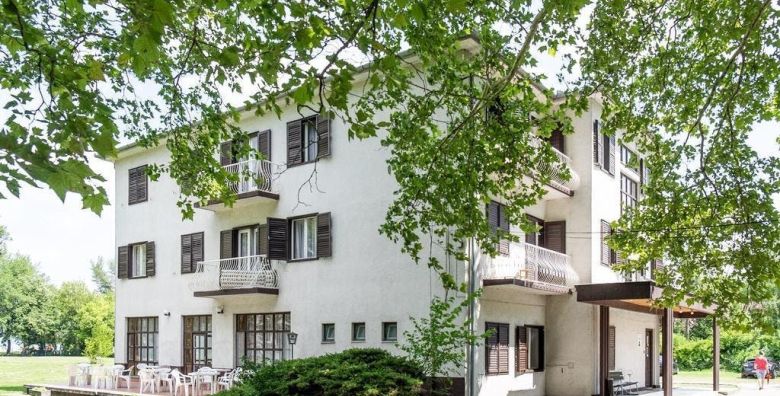 Hotel Sirály  Odmor uz jezero Balaton Balatonelle Madjarska  399 EUR  3x nocenje u dvokrevetnoj sobi za 2 osobe Dorucak