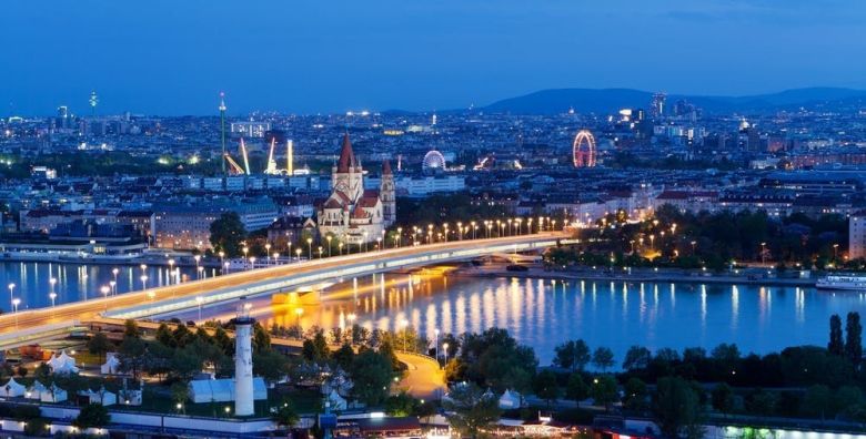 A O Wien Hauptbahnhof  Boravak u srcu Beca Bec Austrija  79 EUR  1x nocenje u dvokrevetnoj Standard sobi ili obiteljskoj sobi za 2 osobe 2 djece do 17 godina besplatno  Dorucak