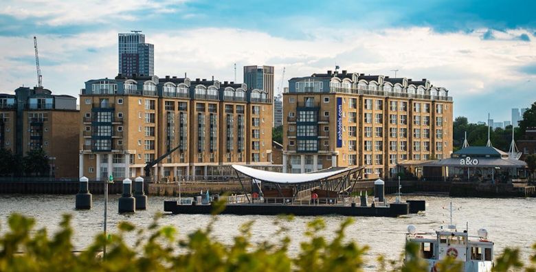 A O London Docklands Riverside  Elegantni odmor tik uz Temzu London Ujedinjeno Kraljevstvo  79 EUR  1x nocenje u dvokrevetnoj Standard sobi ili obiteljskoj sobi za 2 osobe 2 djece do 17 godina besplatno  Buffet dorucak