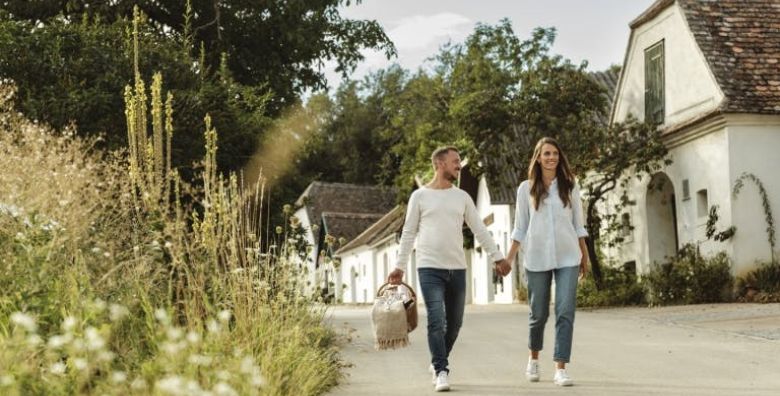 Althof Retz Landgut  SPA  Adults only wellness odmor s ukljucenom degustacijom vina Retz Austrija  679 EUR  2x nocenje u dvokrevetnoj sobi Classic Landgut za 2 osobe Polupansion buffet dorucak i vecera u 5 slijeda 