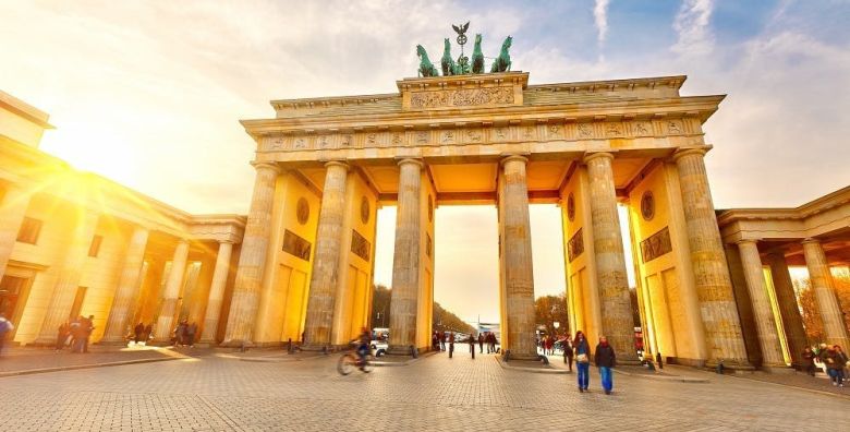 A O Berlin Mitte  City break u centru Berlina Berlin Njemacka  134 EUR  2x nocenje u dvokrevetnoj Standard sobi ili obiteljskoj sobi za 2 osobe 2 djece do 17 godina besplatno  Dorucak